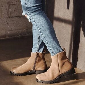 ECCO Women's Modtray Suede Chelsea Ankle Boots in Chocolate Brown Sz 37 (6/6.5)